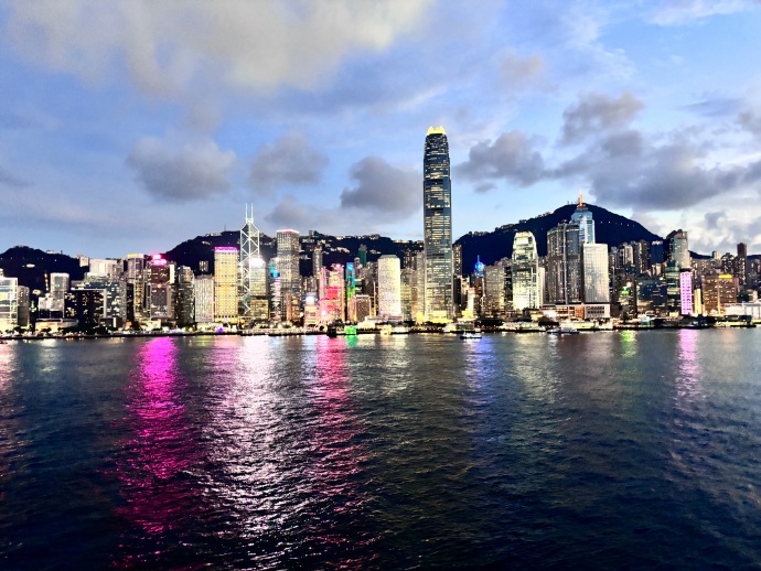 探索香港的双重魅力，繁华与宁静交织之旅